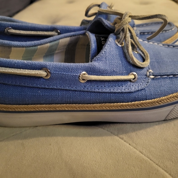 Womens blue periwinkle 7.5 Sperry top siders. - Picture 4 of 7